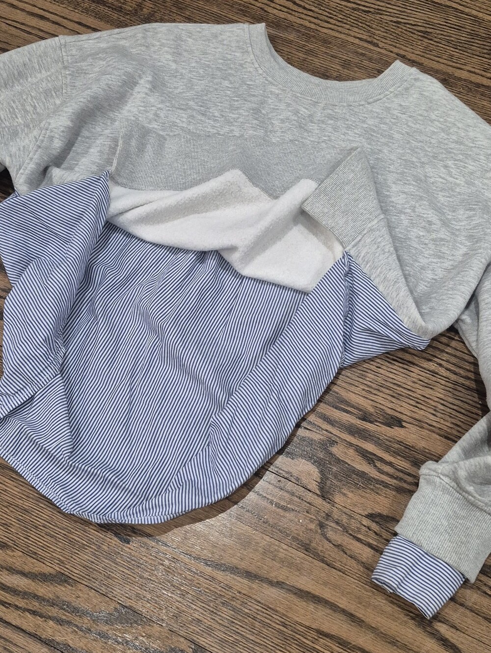 Forever 21+ Gray Layered Shirt Hem Sweatshirt Blue White Stripe Pullover Size 1X - Picture 3 of 9